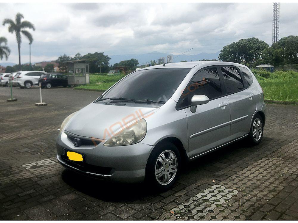 Mobil Honda Jazz 2005