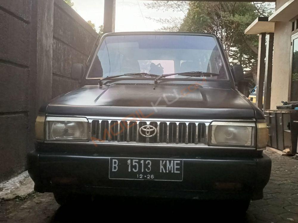 Mobil Toyota Kijang 1996