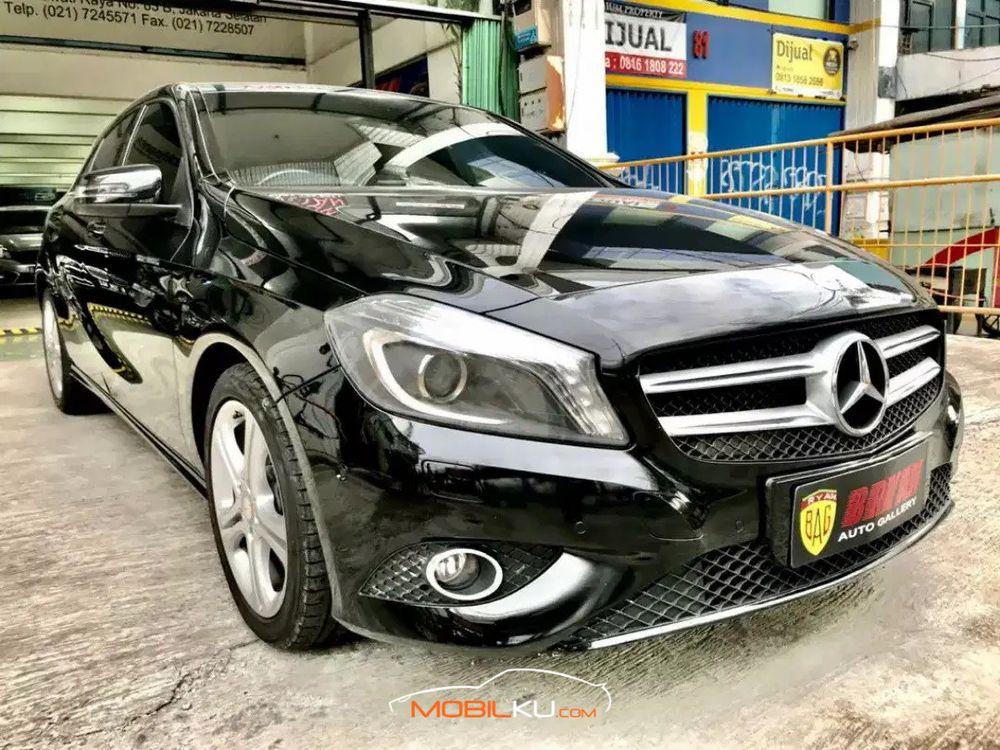 Mobil Mercedes-Benz A-Class 2014