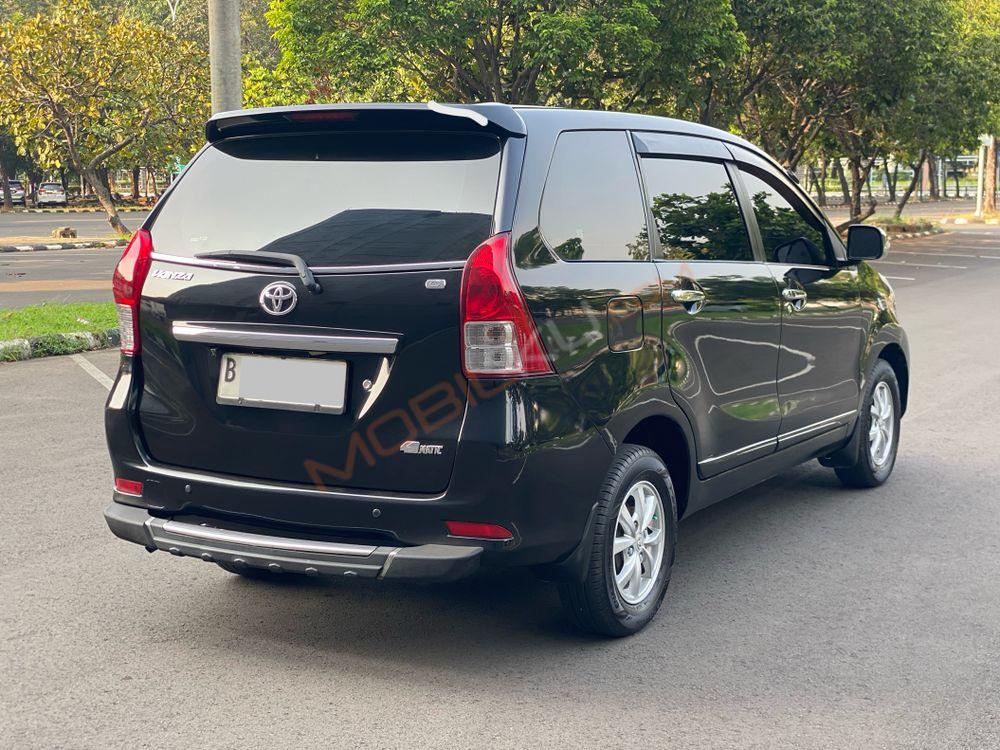 Mobil Toyota Avanza 2014
