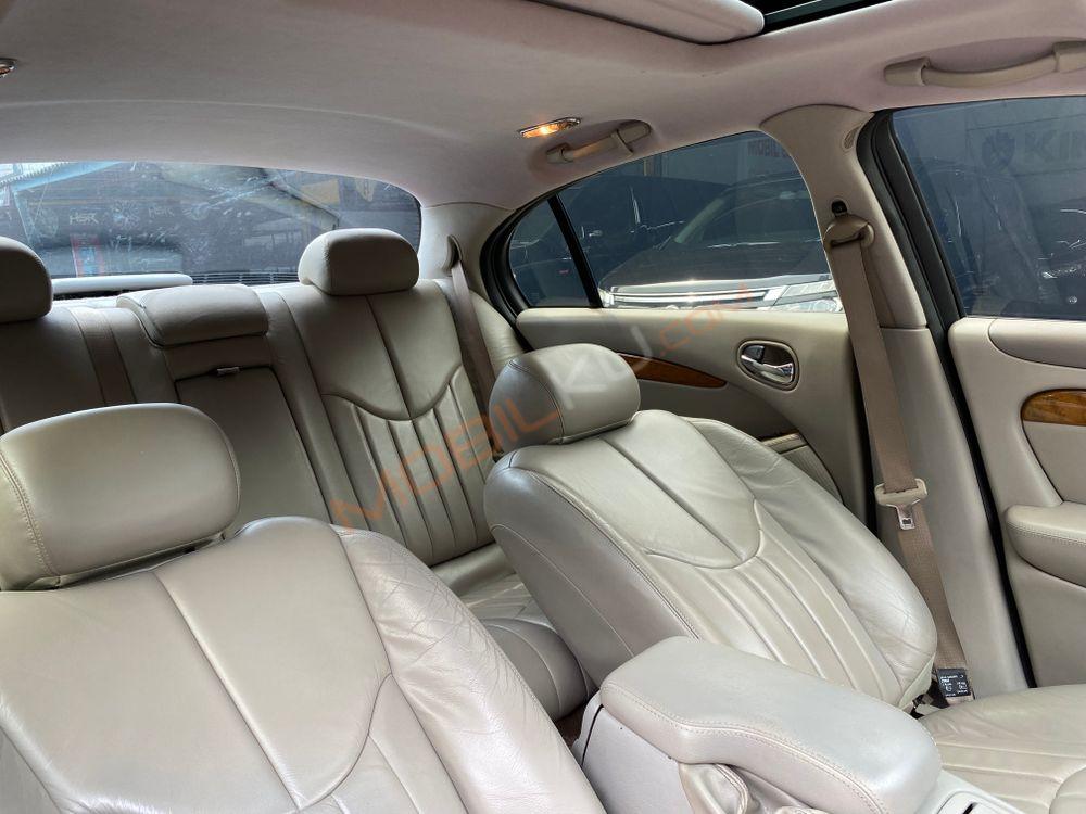 Mobil Jaguar S-Type 2001