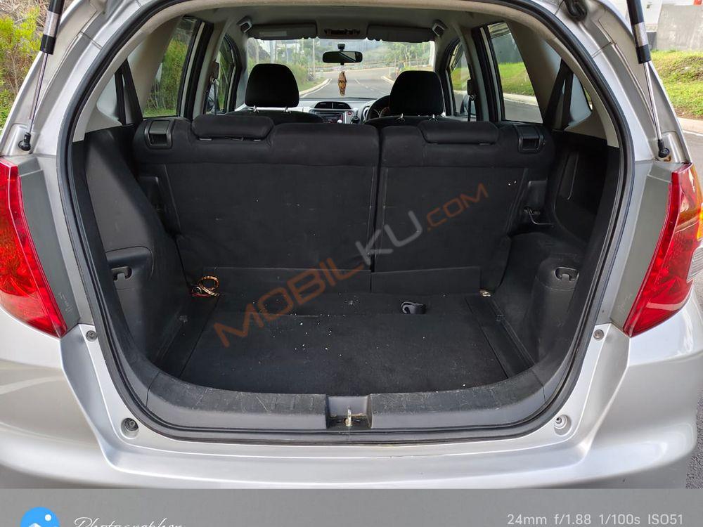 Mobil Honda Jazz 2008