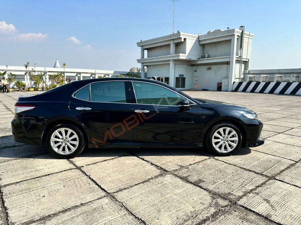 Mobil Toyota Camry 2020