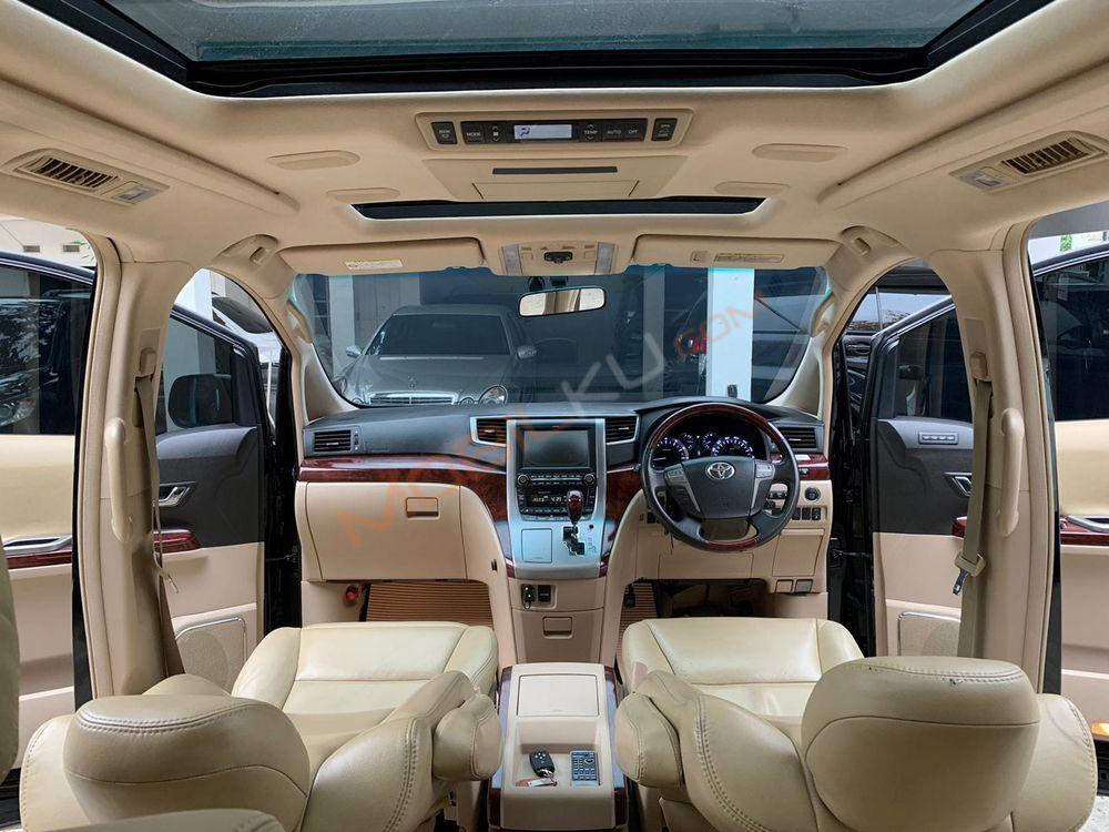 Mobil Toyota Alphard 2009