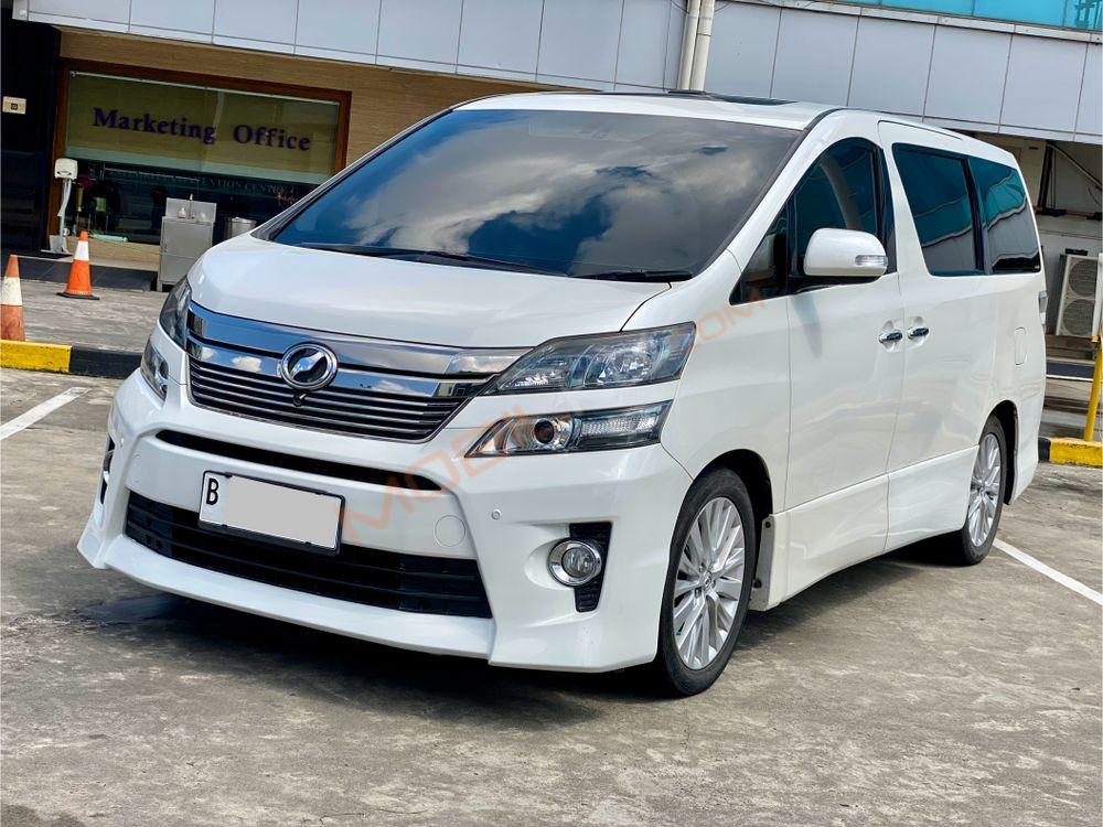 Mobil Toyota Vellfire 2014