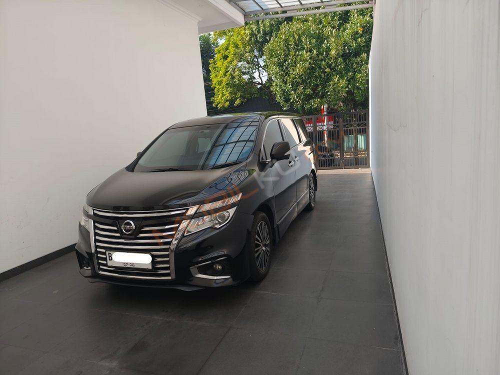 Mobil Nissan Elgrand 2017