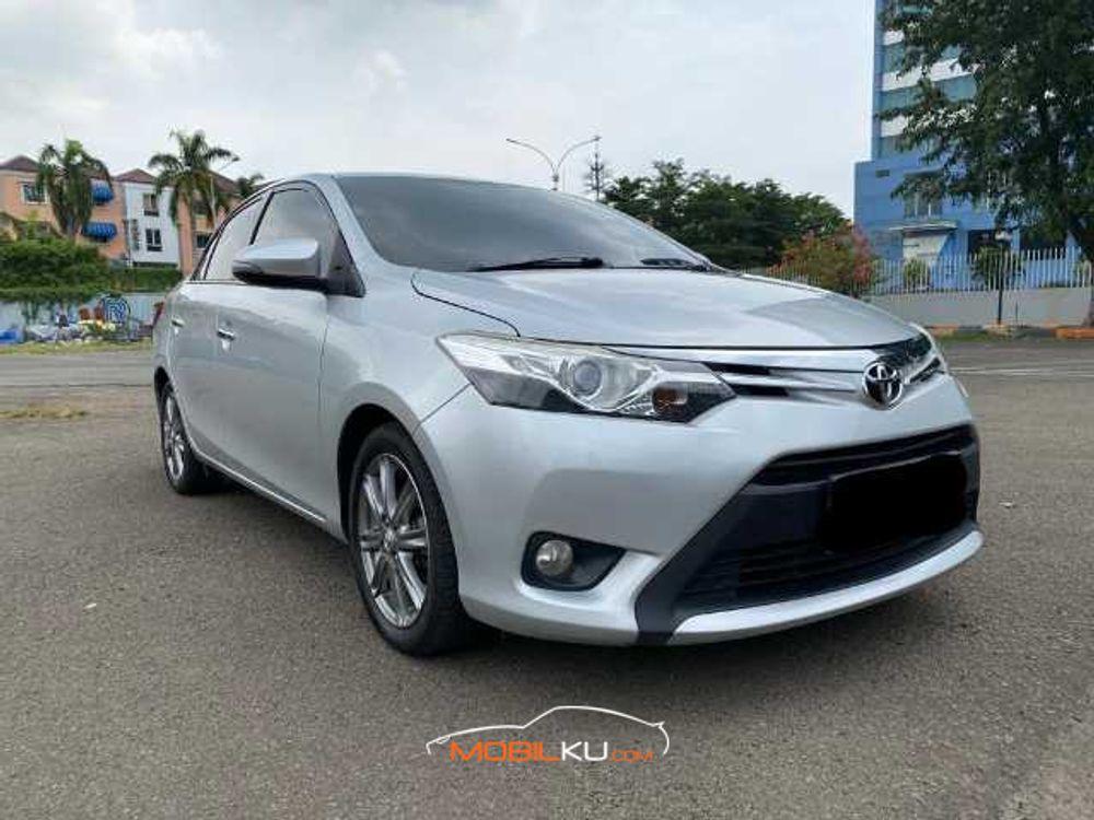 Mobil Toyota Vios 2015