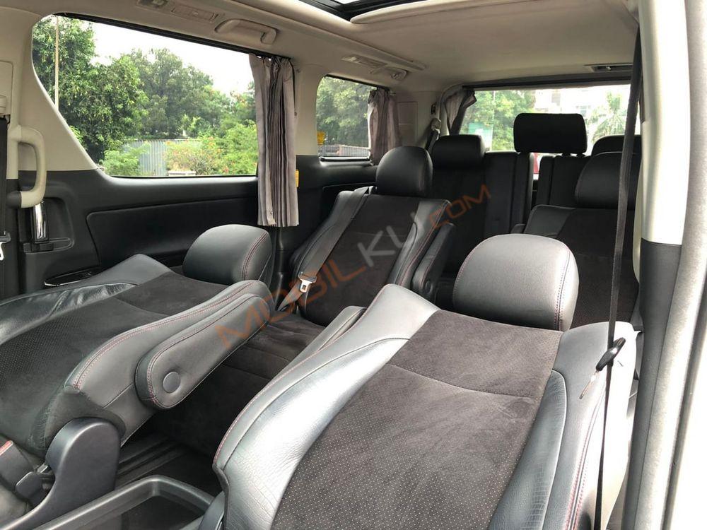 Mobil Toyota Vellfire 2013