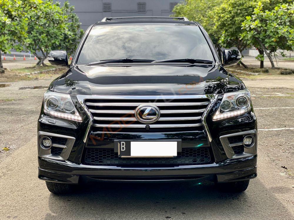 Mobil Lexus LX 2010