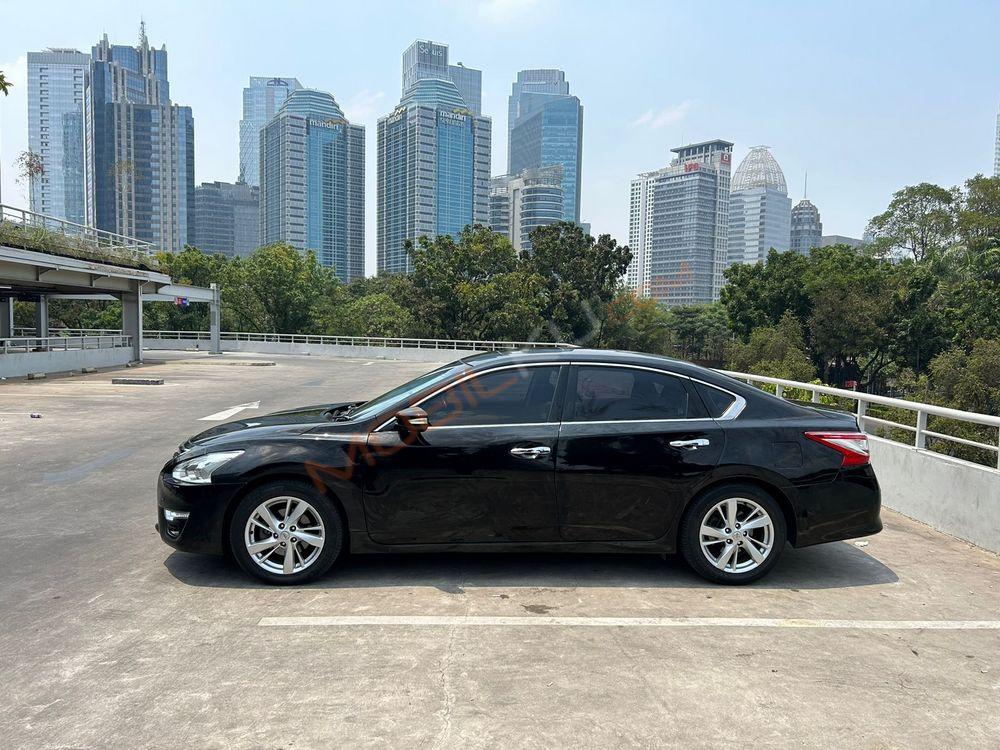 Mobil Nissan Teana 2014