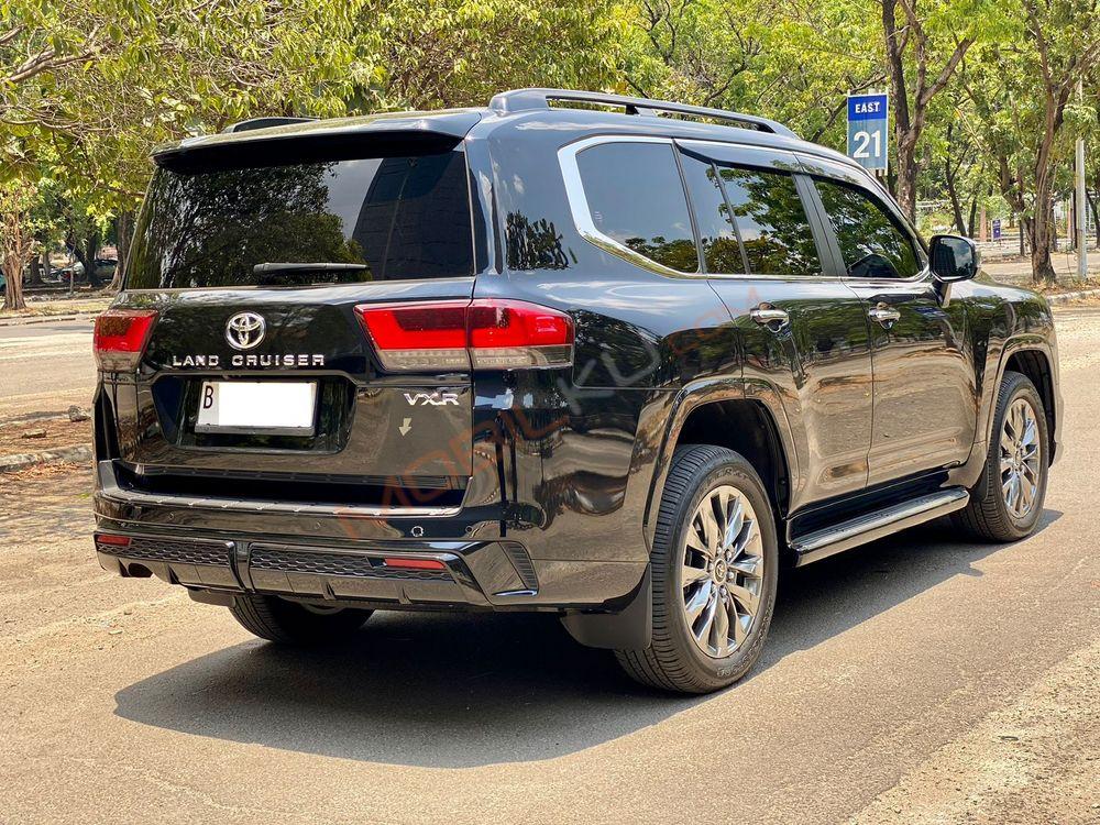 Mobil Toyota Land Cruiser 2023