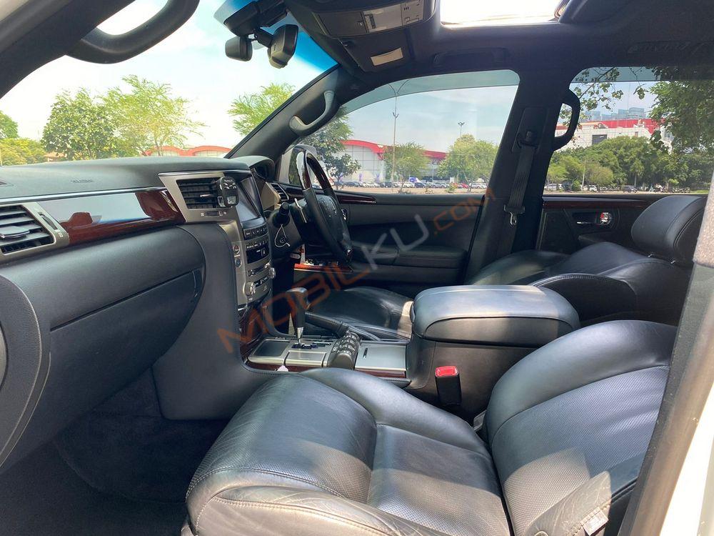Mobil Lexus LX 2014