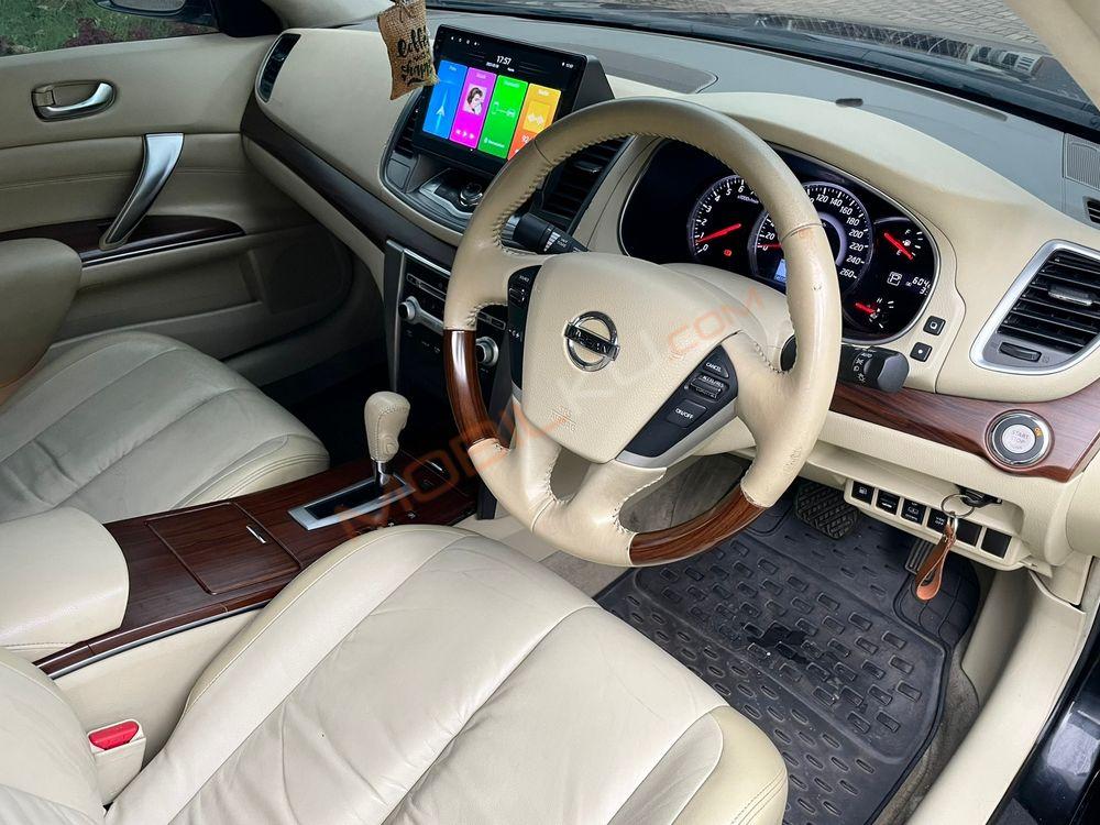 Mobil Nissan Teana 2013