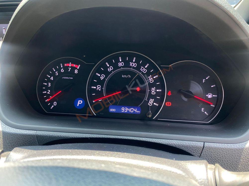 Mobil Toyota Voxy 2019