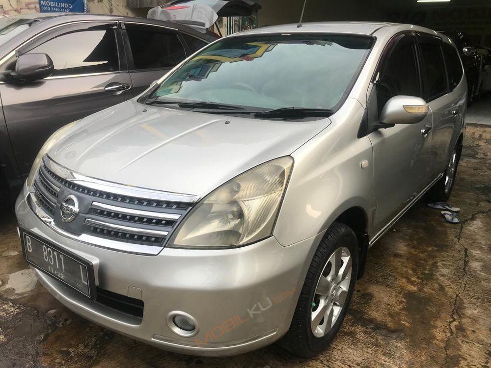 Mobil Nissan Grand Livina 2007