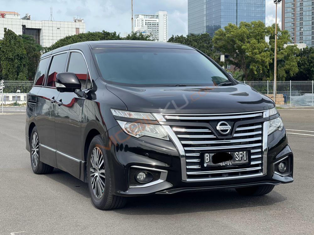 Mobil Nissan Elgrand 2014