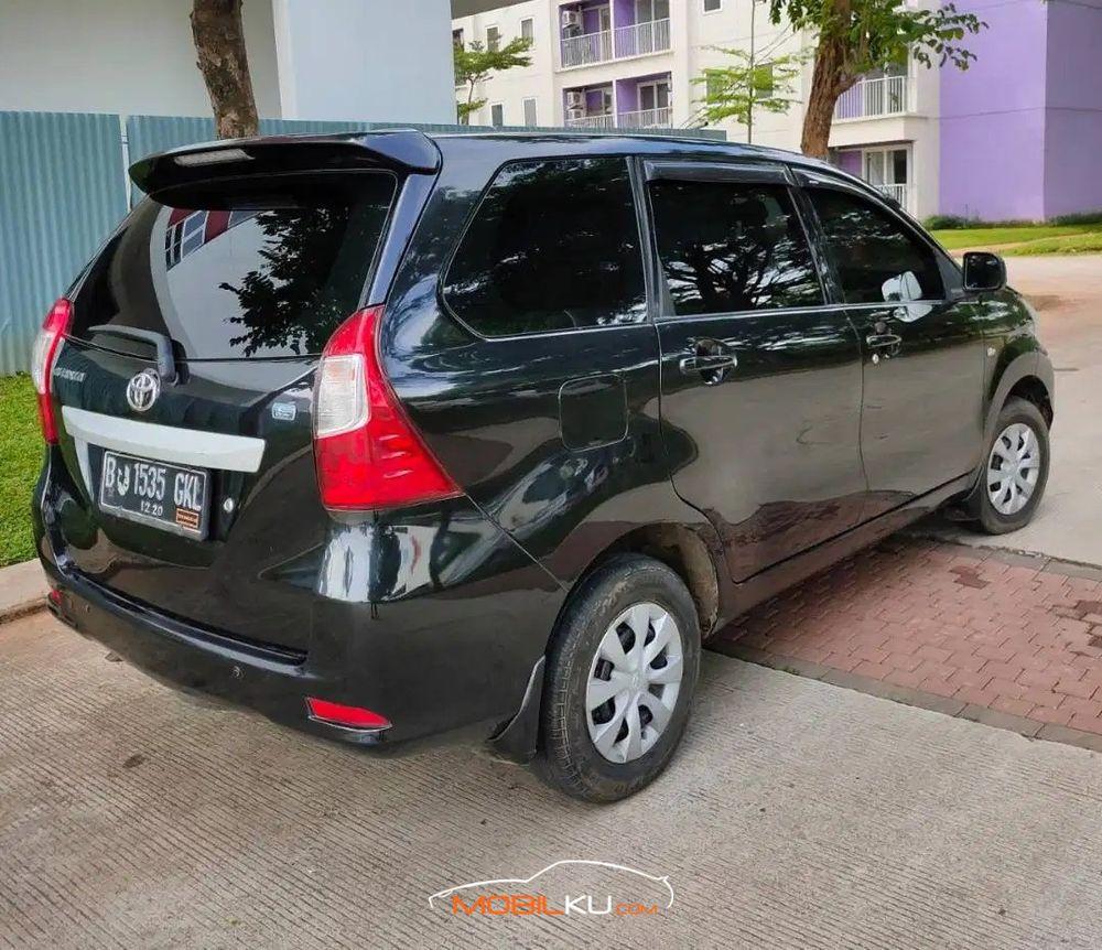 Mobil Toyota Avanza 2015