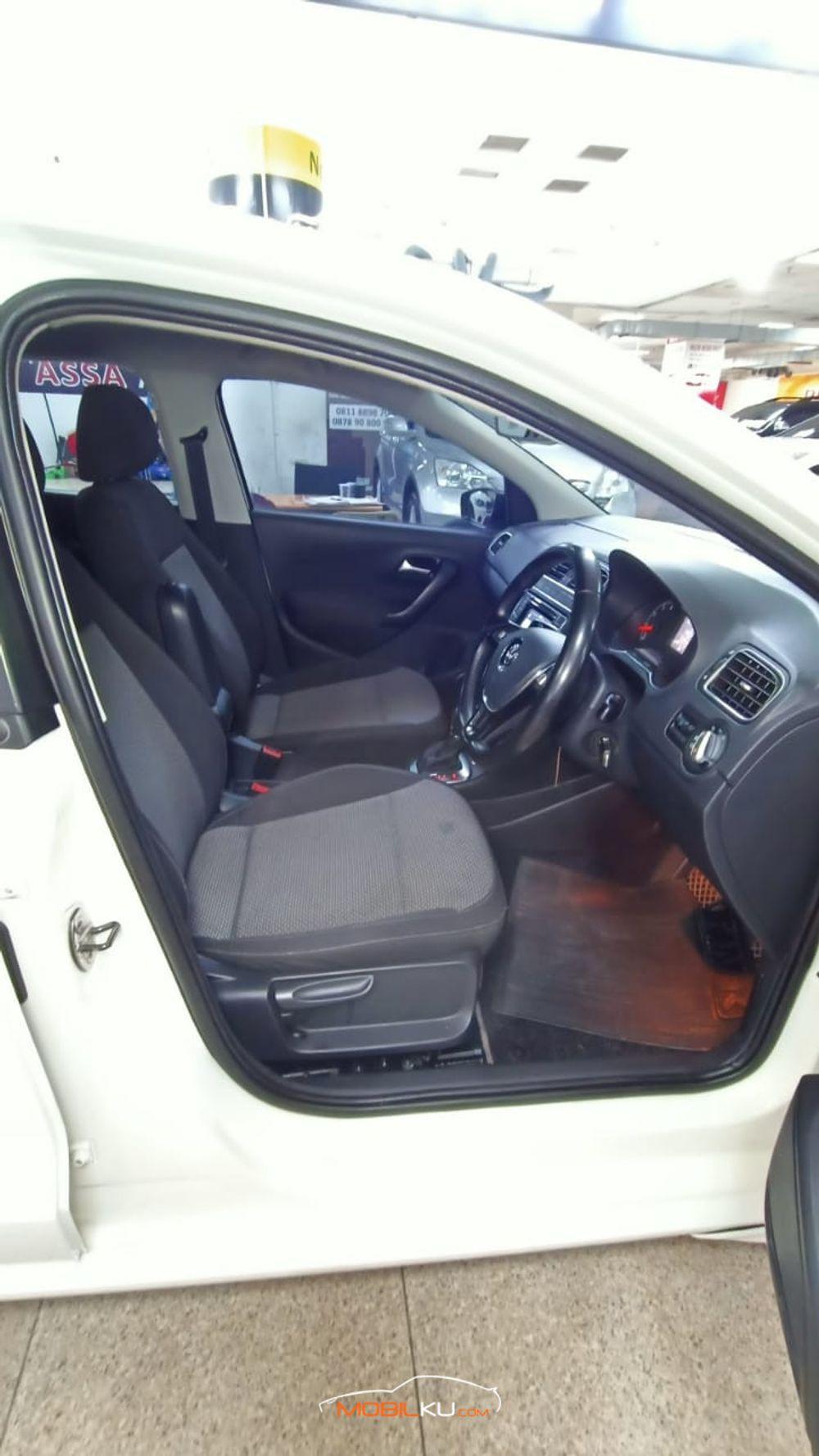 Mobil Volkswagen Polo 2017