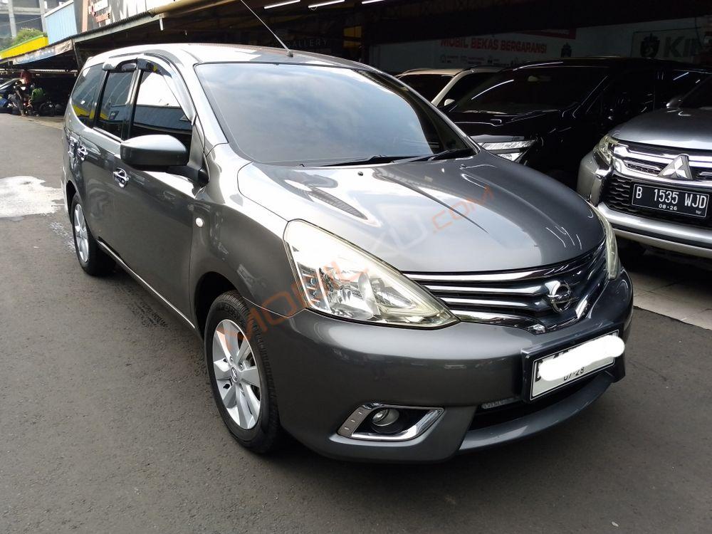 Mobil Nissan Livina 2015