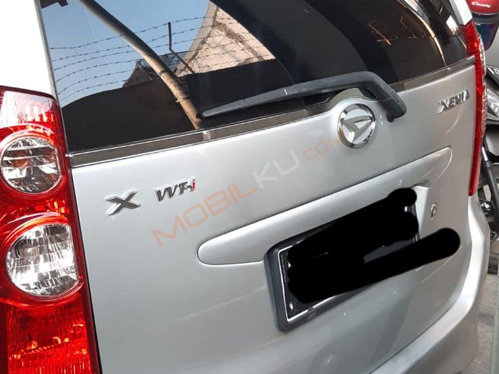 Mobil Daihatsu Xenia 2009