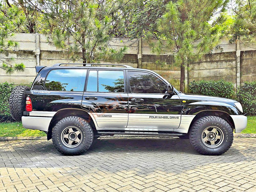 Mobil Toyota Land Cruiser 2003