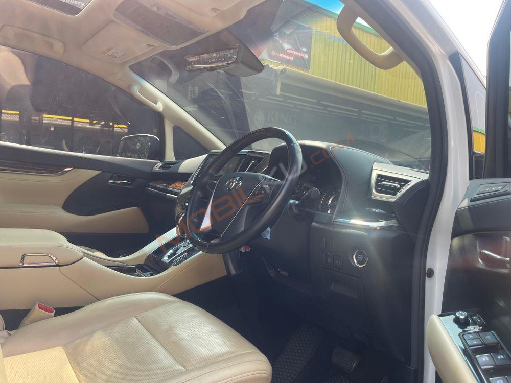Mobil Toyota Alphard 2020
