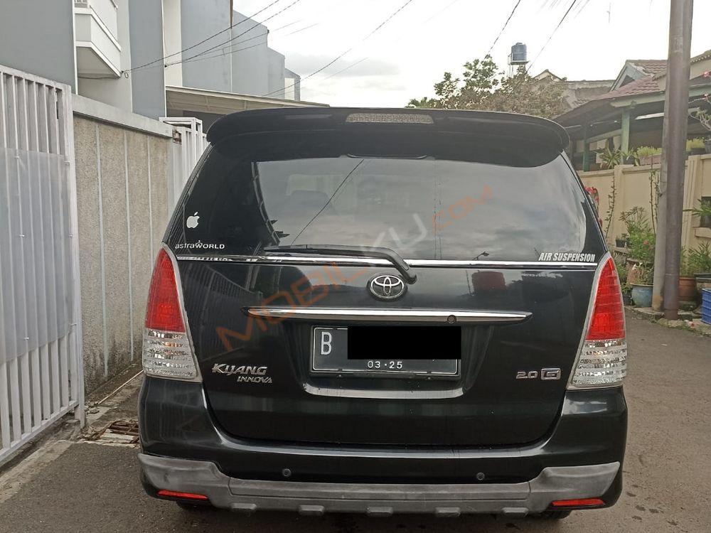 Mobil Toyota Kijang Innova 2010