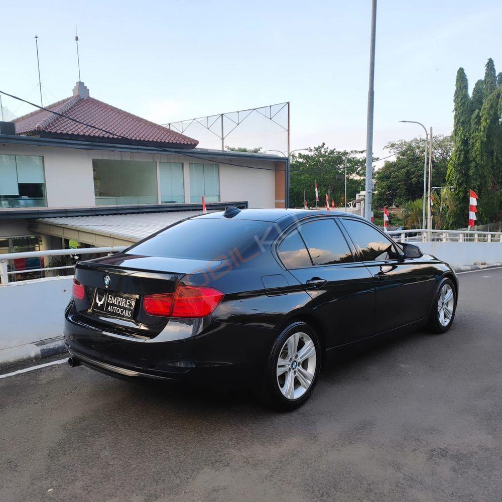 Mobil BMW 3 Series 2014