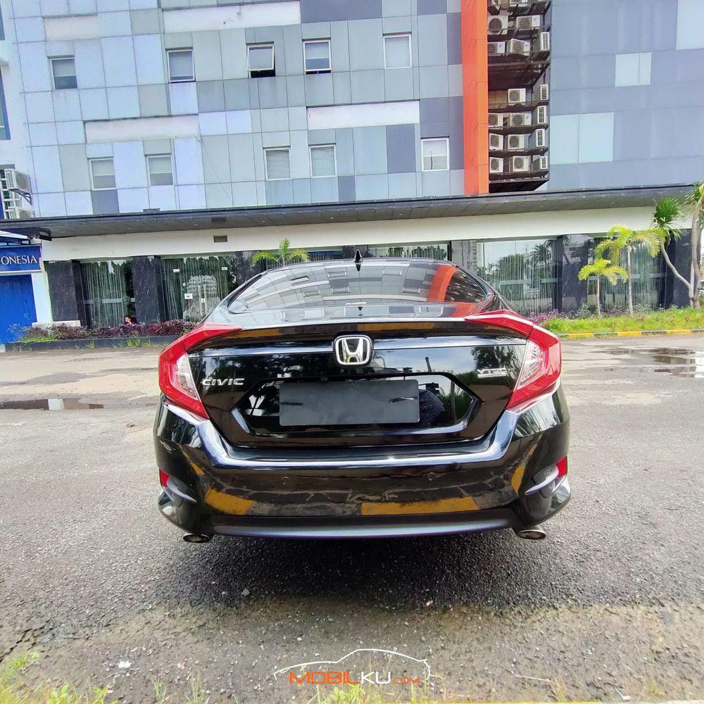 Mobil Honda Civic Sedan 2016