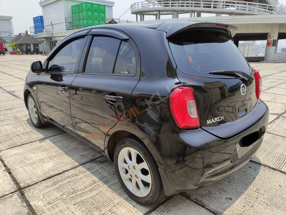 Mobil Nissan March 2015