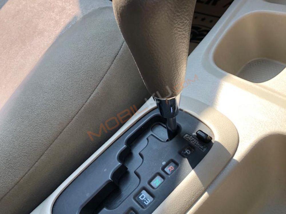 Mobil Toyota Kijang Innova 2012