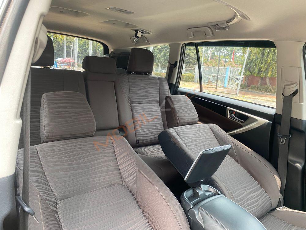 Mobil Toyota Kijang Innova 2021