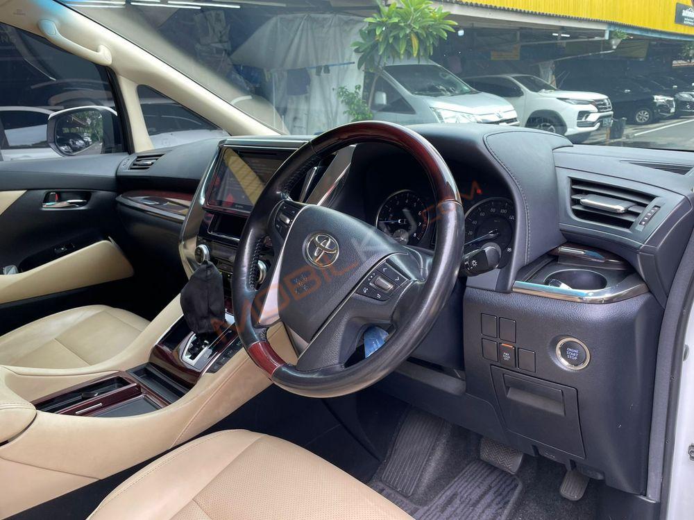 Mobil Toyota Alphard 2017