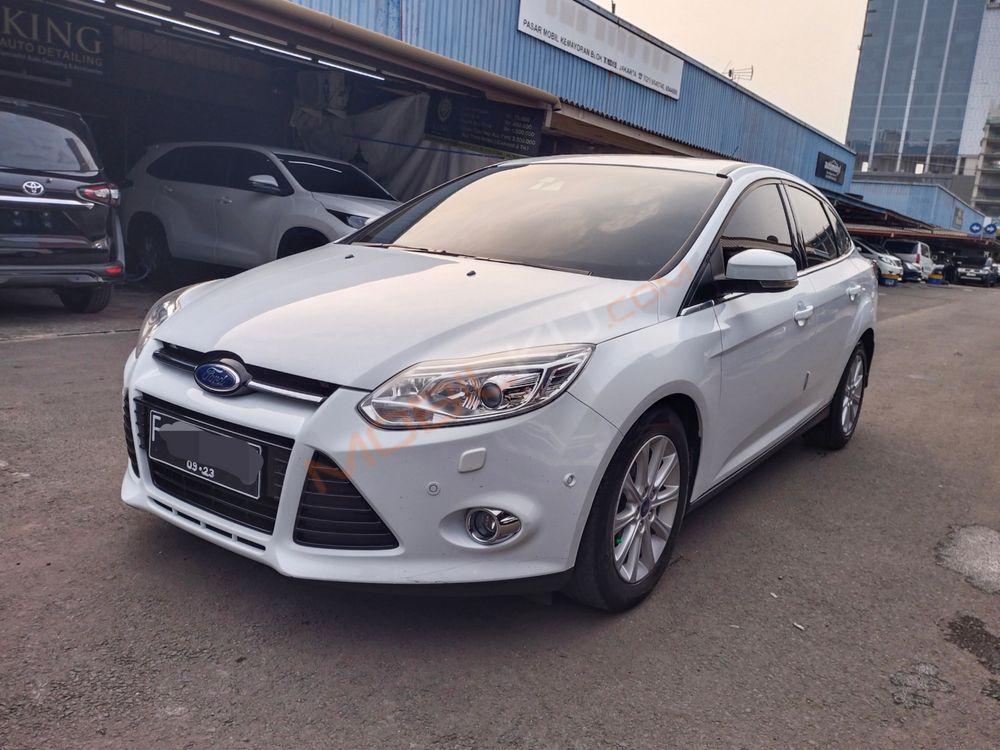 Mobil Ford Focus 2013