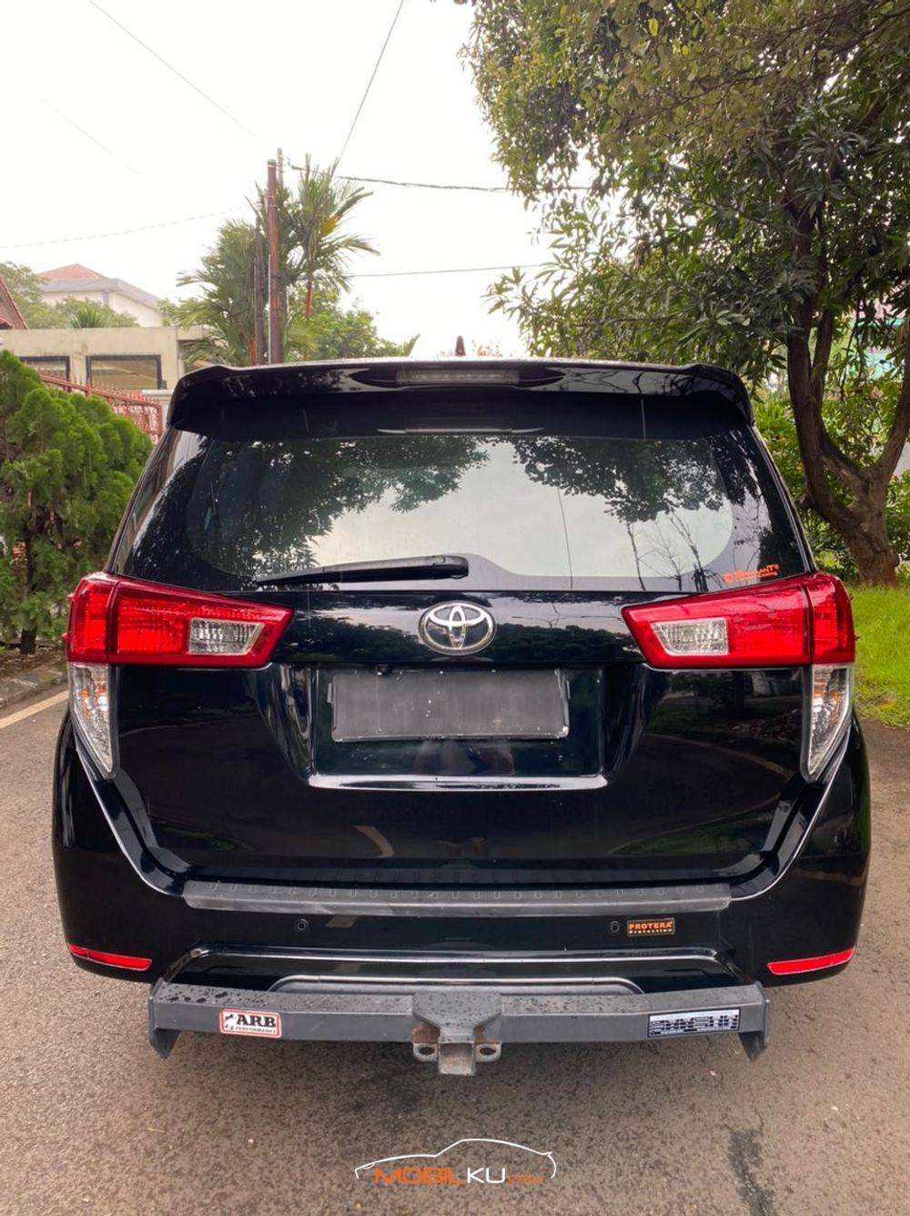 Mobil Toyota Kijang Innova 2016