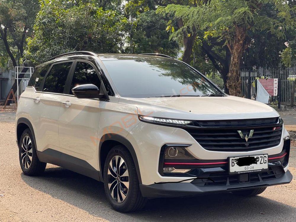 Mobil Wuling Almaz 2022