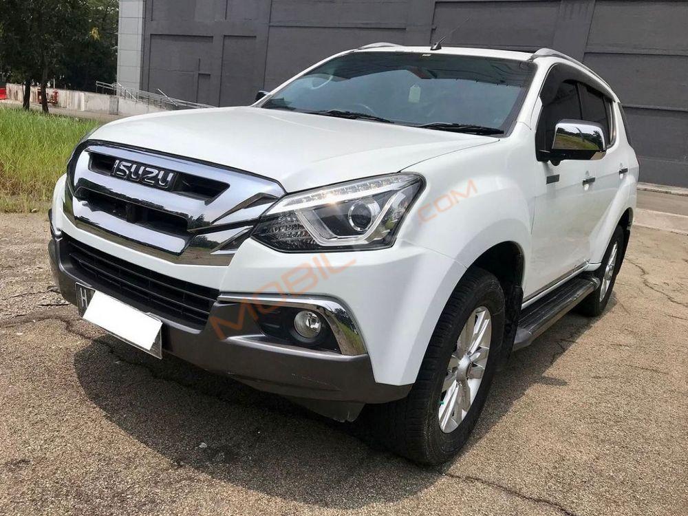 Mobil Isuzu MU-X 2017
