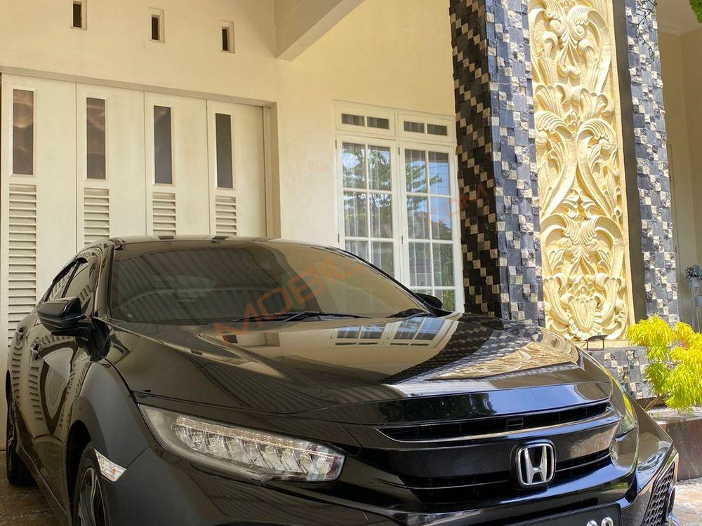Mobil Honda Civic Hatchback 2017