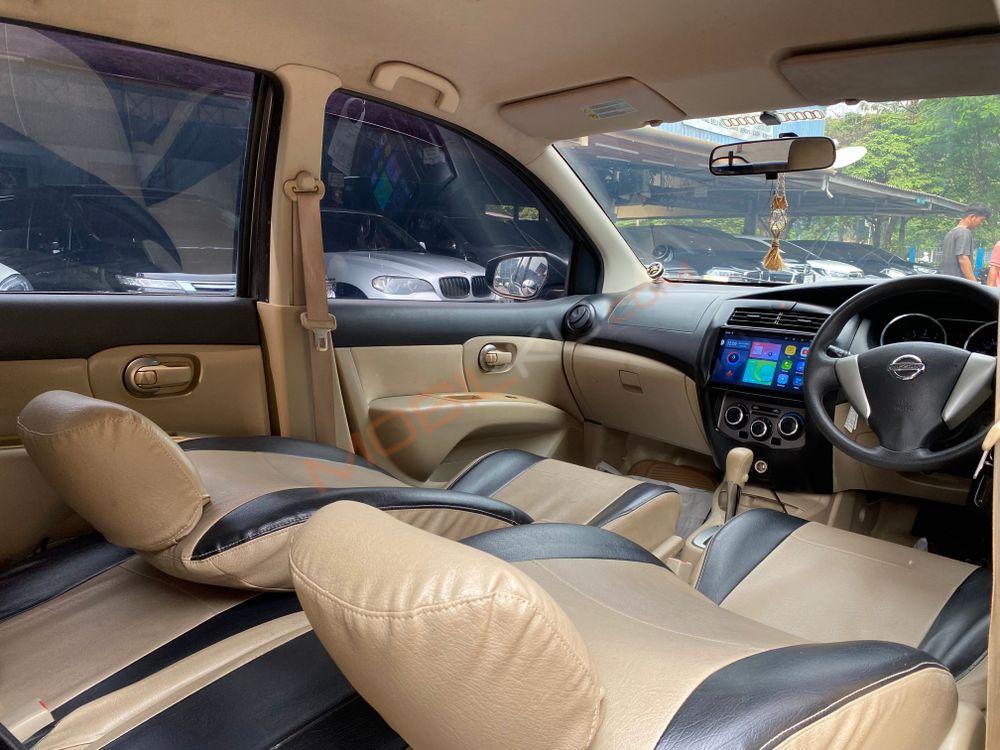 Mobil Nissan Grand Livina 2015