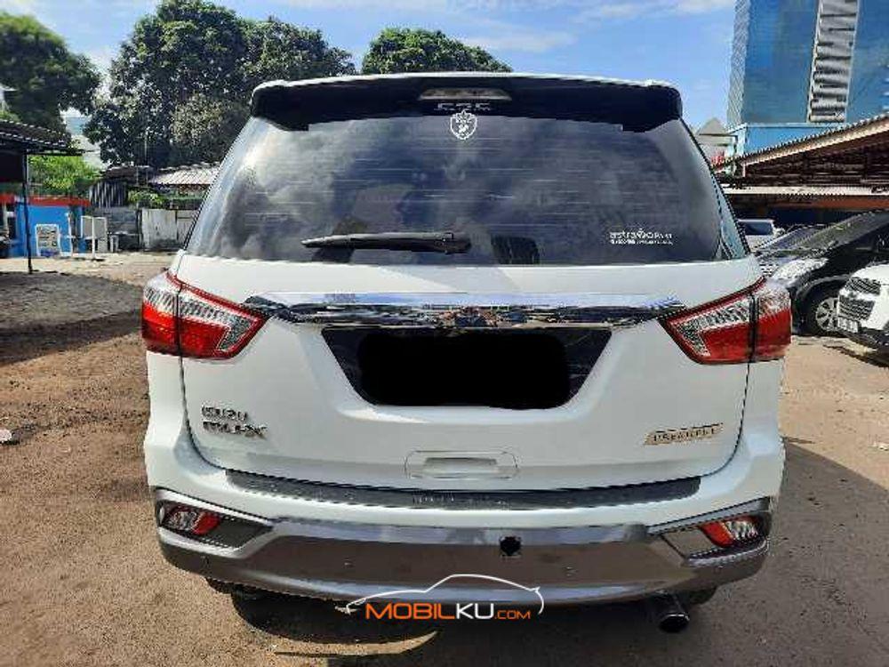 Mobil Isuzu MU-X 2017