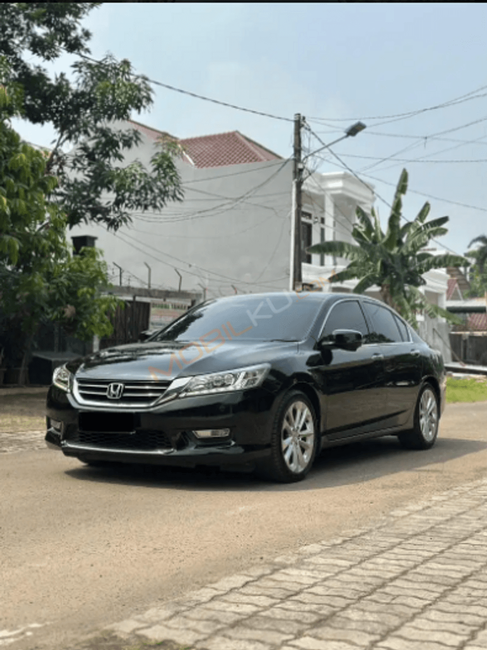 Mobil Honda Accord 2013