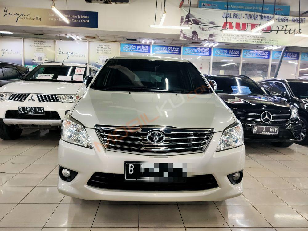 Mobil Toyota Kijang Innova 2012