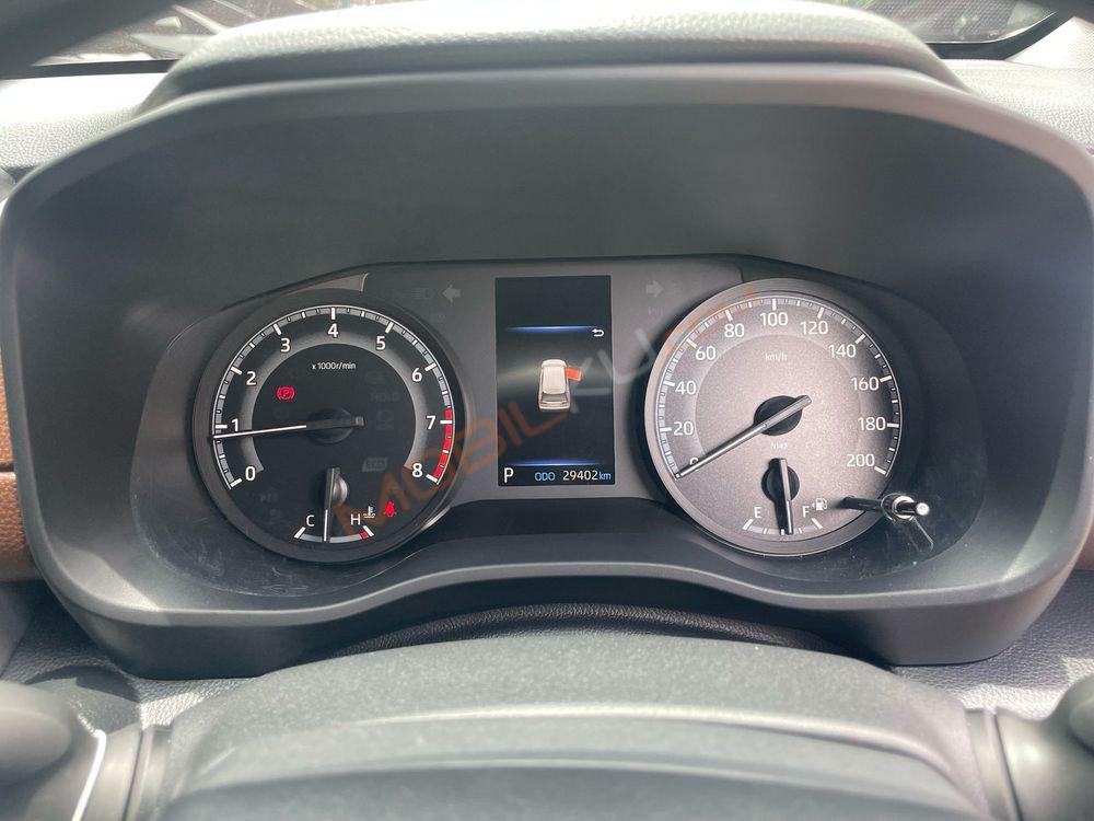 Mobil Toyota Kijang Innova Zenix 2023