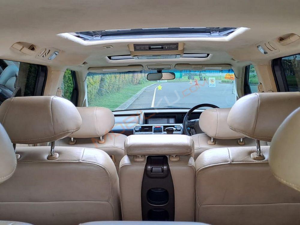 Mobil Honda Elysion 2005