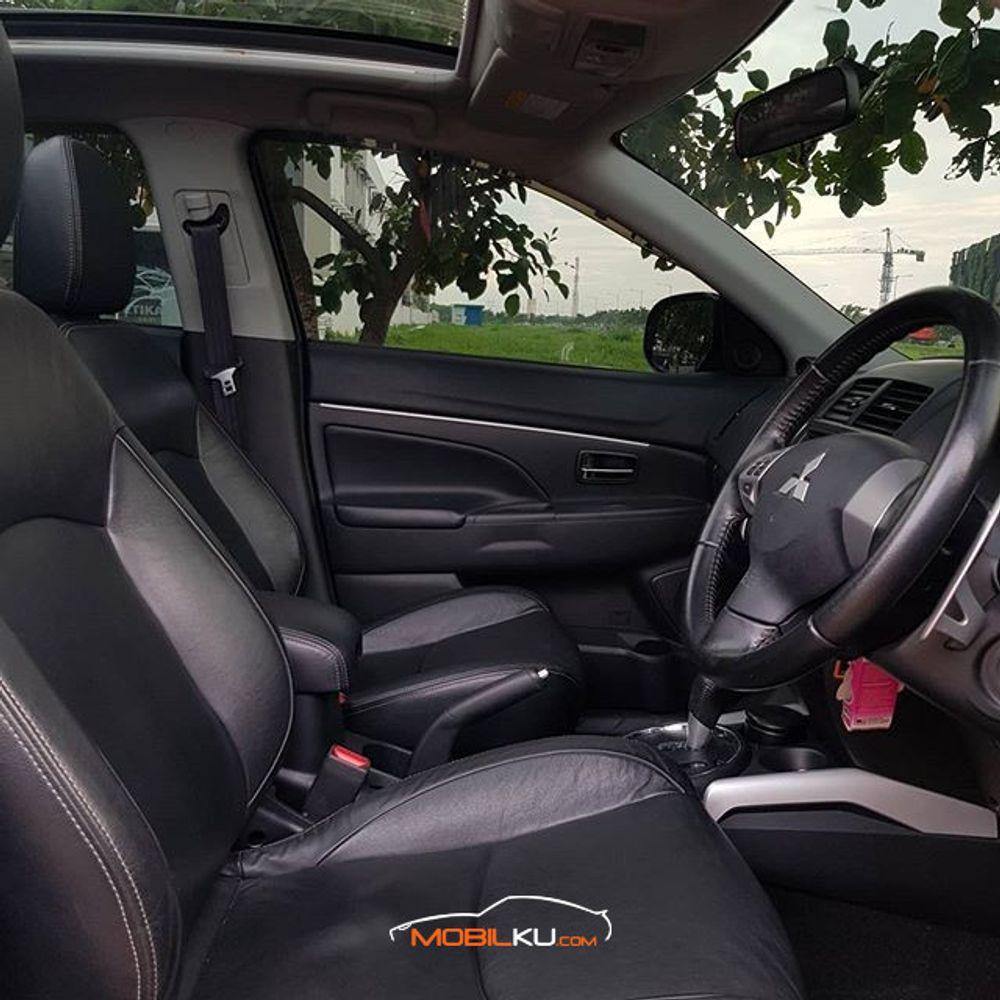 Mobil Mitsubishi Outlander Sport 2012