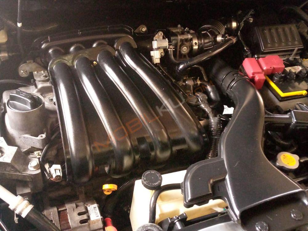 Mobil Nissan Grand Livina 2011