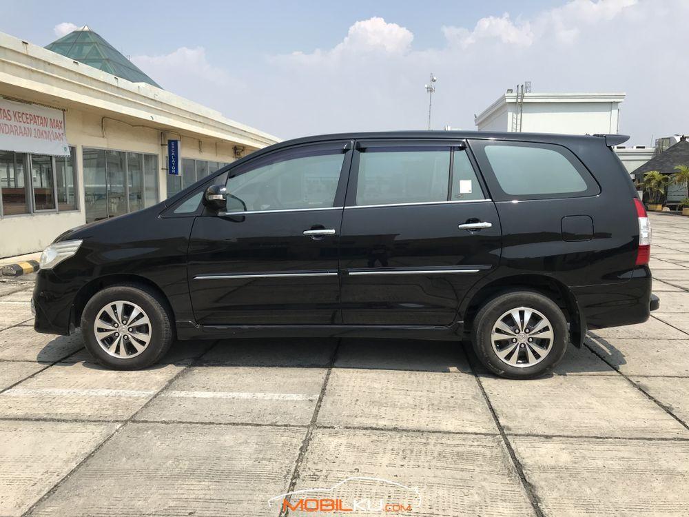 Mobil Toyota Kijang Innova 2015