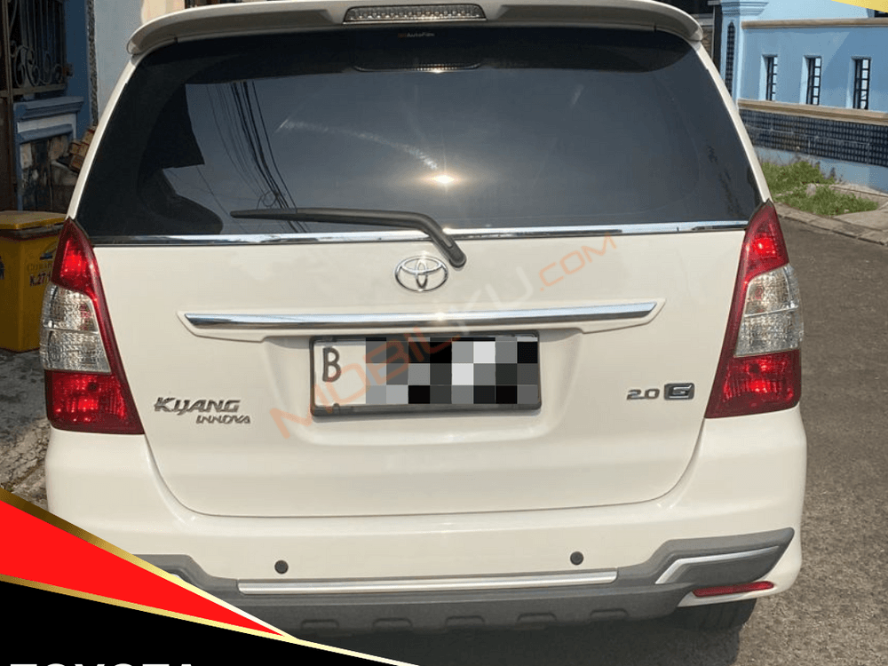 Mobil Toyota Kijang Innova 2013