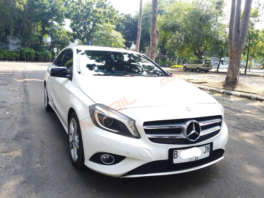 Mobil Mercedes-Benz A-Class 2013
