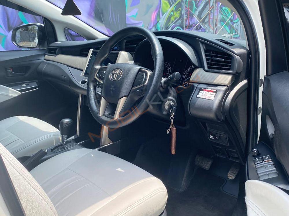 Mobil Toyota Kijang Innova 2020